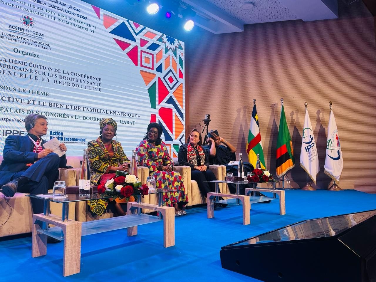 Panel institutionnel lors d'une conférence africaine sur les DSSR